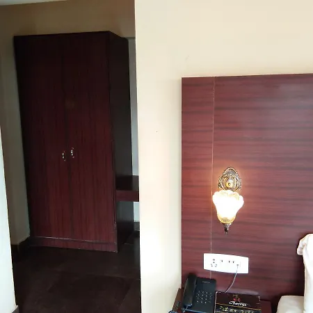 Berry Hills Resort Udagamandalam Exterior photo